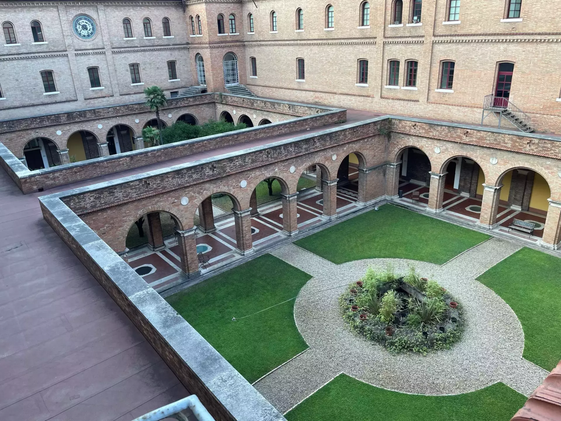 temple of antoninus and faustina - 17